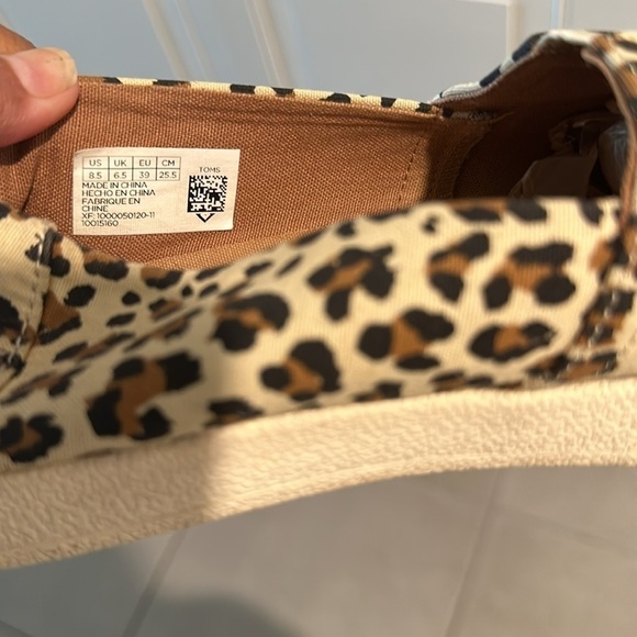 TOMS BIRCH LEOPARD AVALON SLIPON SHOES GUC SZ 8.5 EVERYDAY COMFORT - Picture 9 of 10